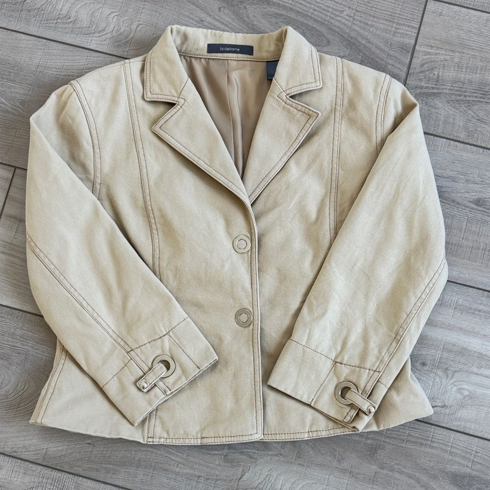 Liz Claiborne Women's Cropped Blazer Jacket Beige Tailored Buckle Cuff, size 4